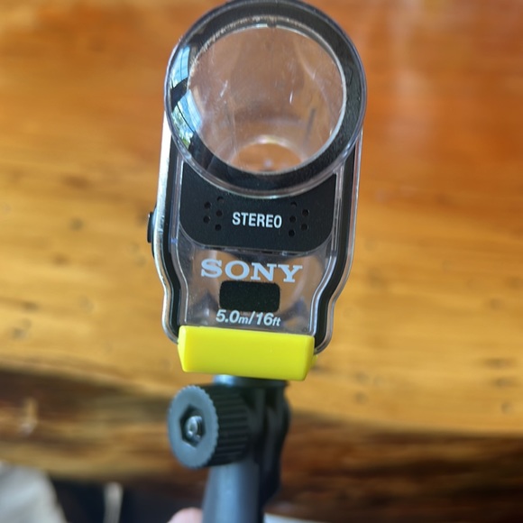 Sony action can waterproof case and mount - Picture 6 of 7